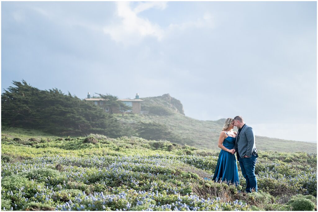 engagement pictures with wildflowers